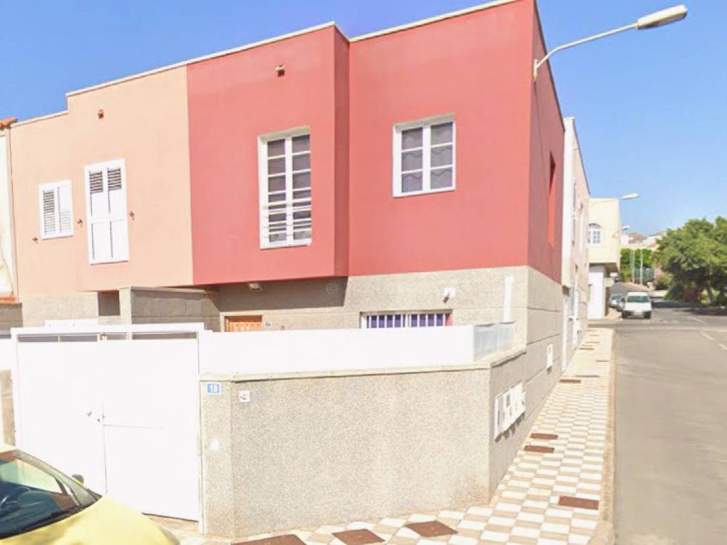 Casa Tipo Dúplex en venta en  San Bartolomé Interior, Gran Canaria , en primera línea con garaje : Ref 0092-00456