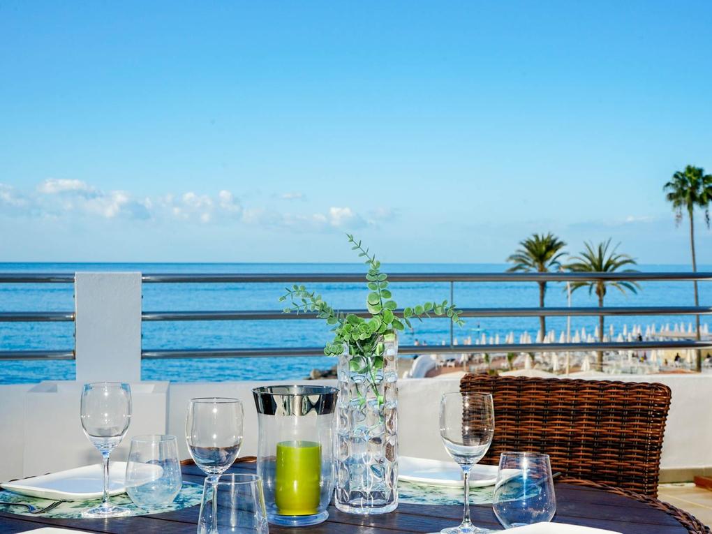 Terrasse : Enebolig til salgs i  Arguineguín Casco, Gran Canaria , I første strandlinje med havutsikt : Ref 05686-CA