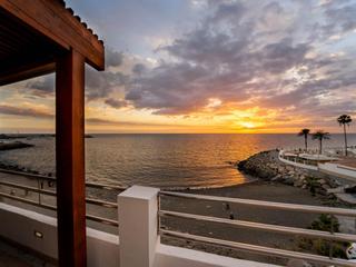 Terrasse : Enebolig til salgs i  Arguineguín Casco, Gran Canaria , I første strandlinje med havutsikt : Ref 05686-CA