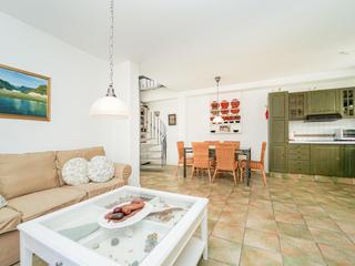 Salon/salle à manger : Duplex  en vente à  Mogán, Puerto y Playa de Mogán, Gran Canaria avec vues sur mer : Ref 05800-CA