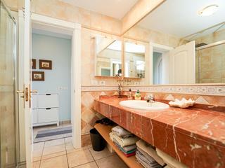 Bathroom : Apartment  for sale in Loma Verde,  Patalavaca, Gran Canaria with sea view : Ref 05846-CA