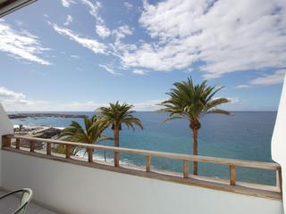 Terrasse : Studioleilighet , I første strandlinje til salgs i  Arguineguín Casco, Gran Canaria med havutsikt : Ref A915A