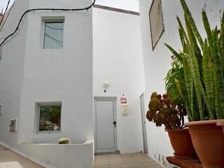 Façade : Maison  en vente à  Mogán, Pueblo de Mogán, Gran Canaria avec garage : Ref JL-216