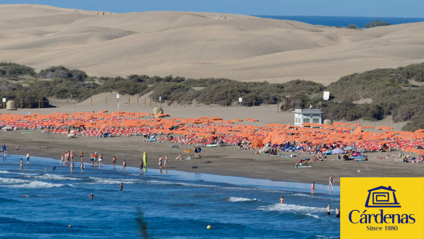 Playa del Ingles with people on sand and swimming